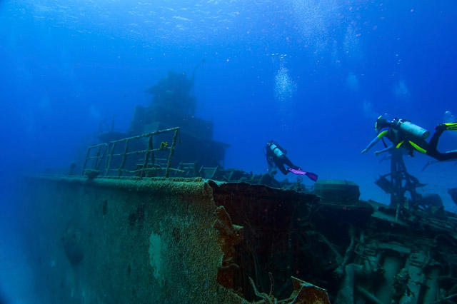 Divers on the Captain Tibbetts wreck